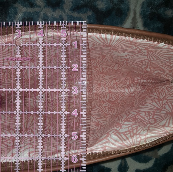 Sequin covered tablet carrying pouch - Picture 4 of 7